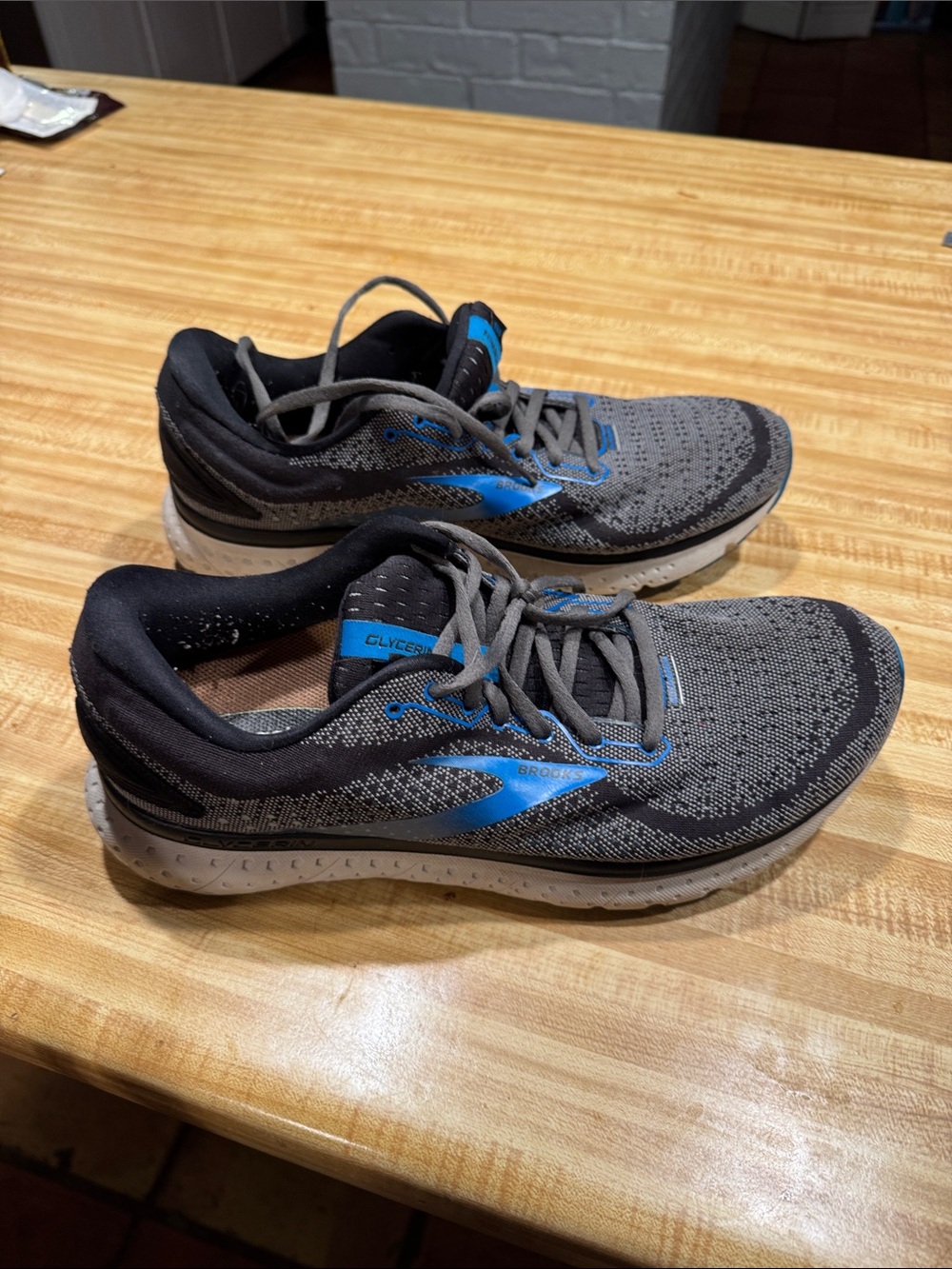 Brooks Men's Running Shoes in Gray and Blue